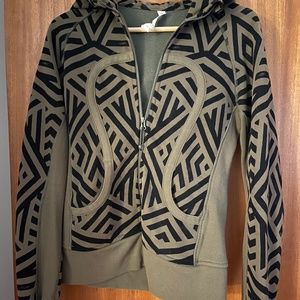 Lululemon Scuba Hoodie - size 6